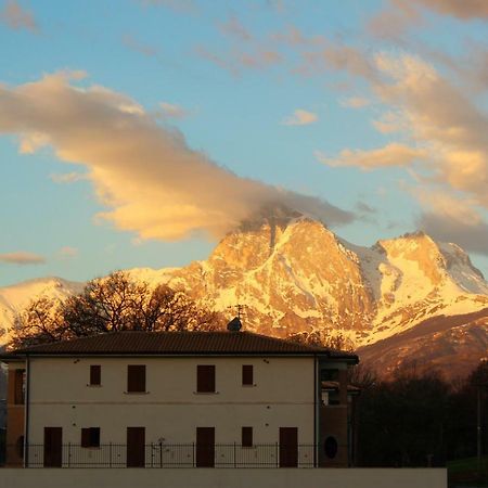 Residence Stella Del Gran Sasso Colledara Buitenkant foto