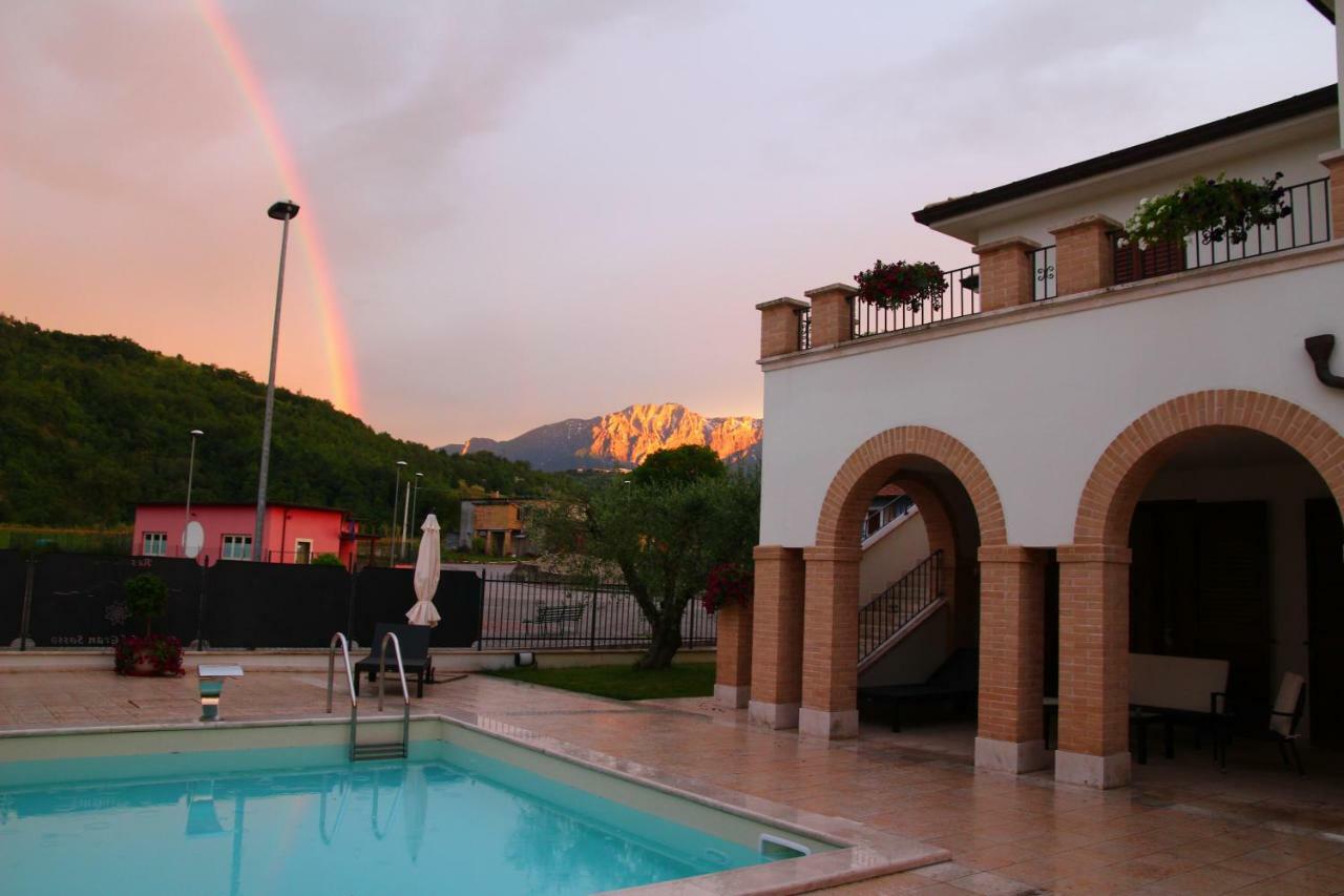 Residence Stella Del Gran Sasso Colledara Buitenkant foto